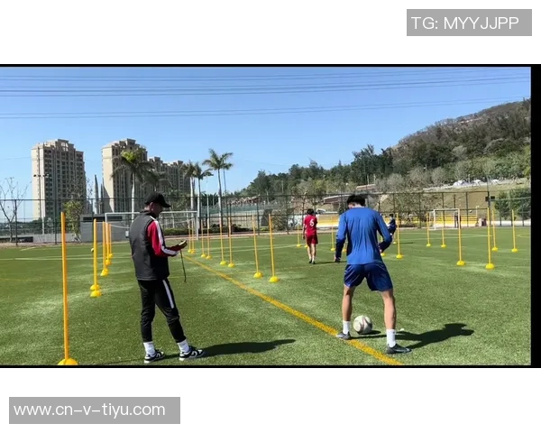 足球抛球技巧解析与训练方法分享助你提升比赛表现